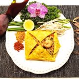 How to Make Pad Thai Hor Kai