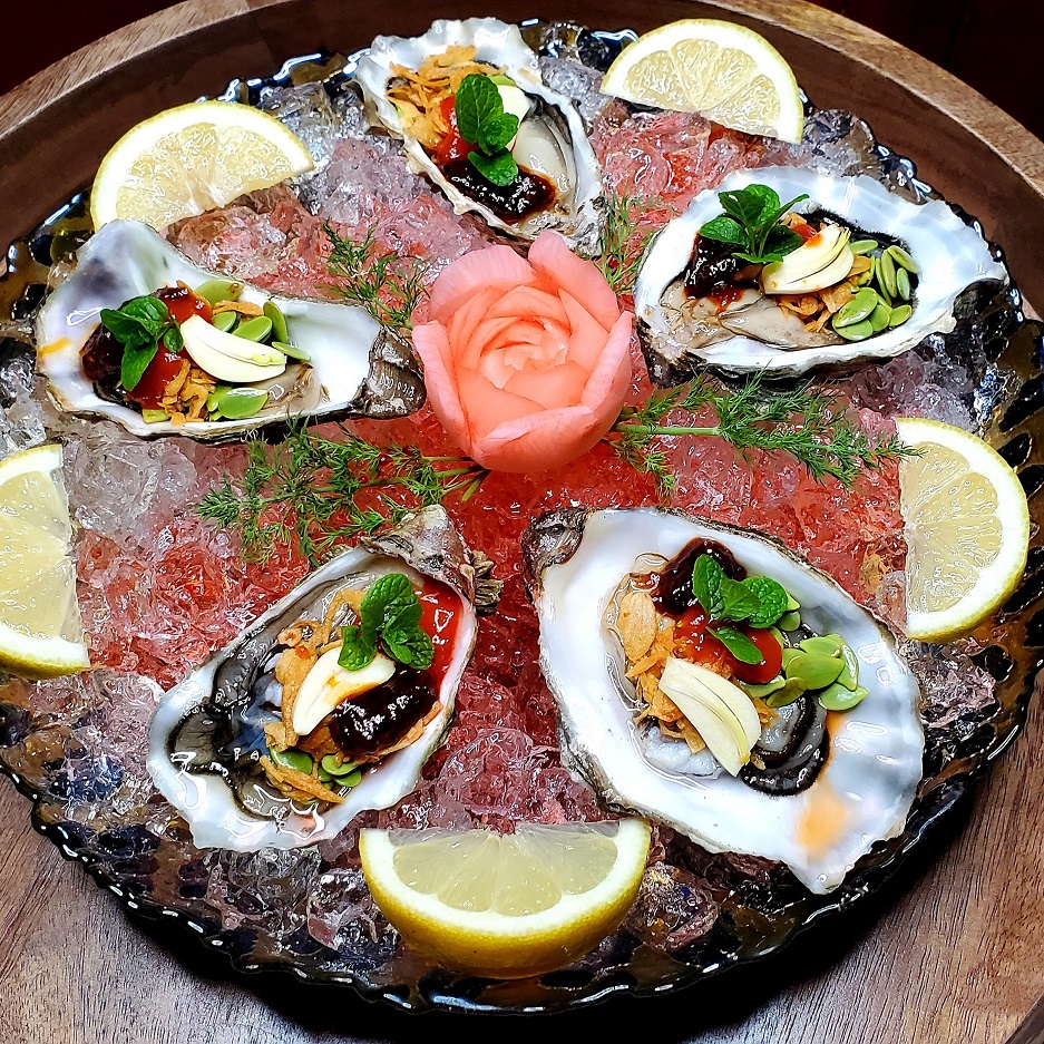 Thai Live Raw Oysters